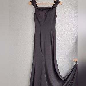 Elegant Black Evening Gown   Size XS